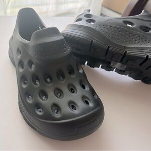 Skechers shoes| Skechers women solid foamy clogs women size 7 / men size 5